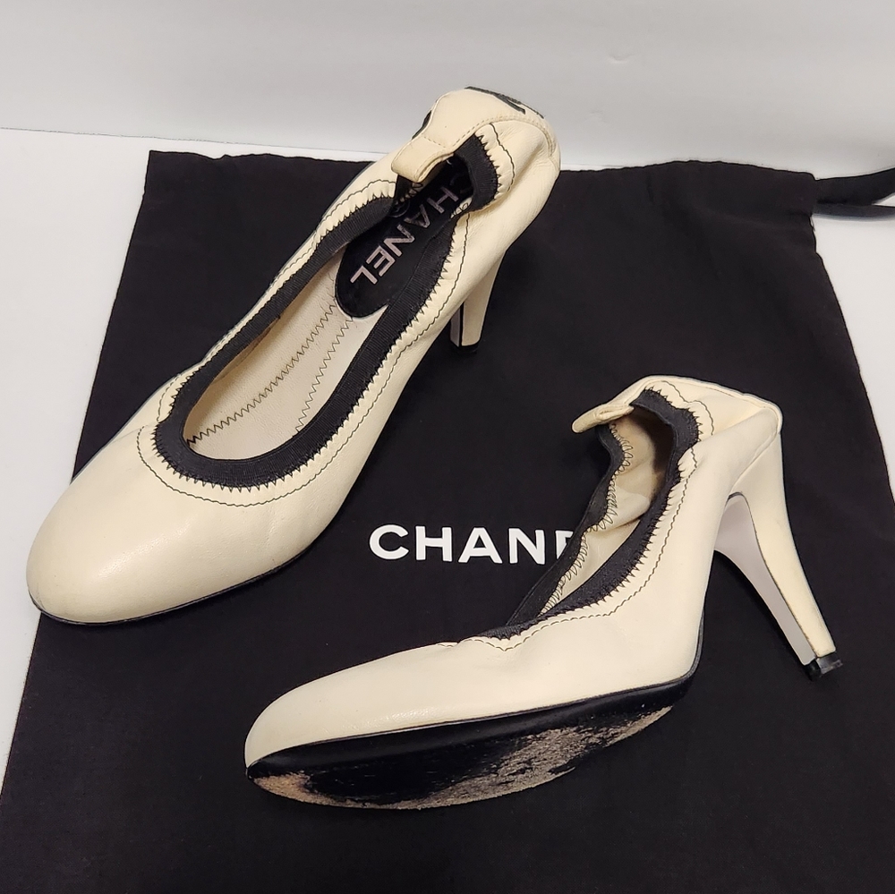 CHANEL Cream and Black CC Logo Kitten Heel Pumps - Picture 7 of 14